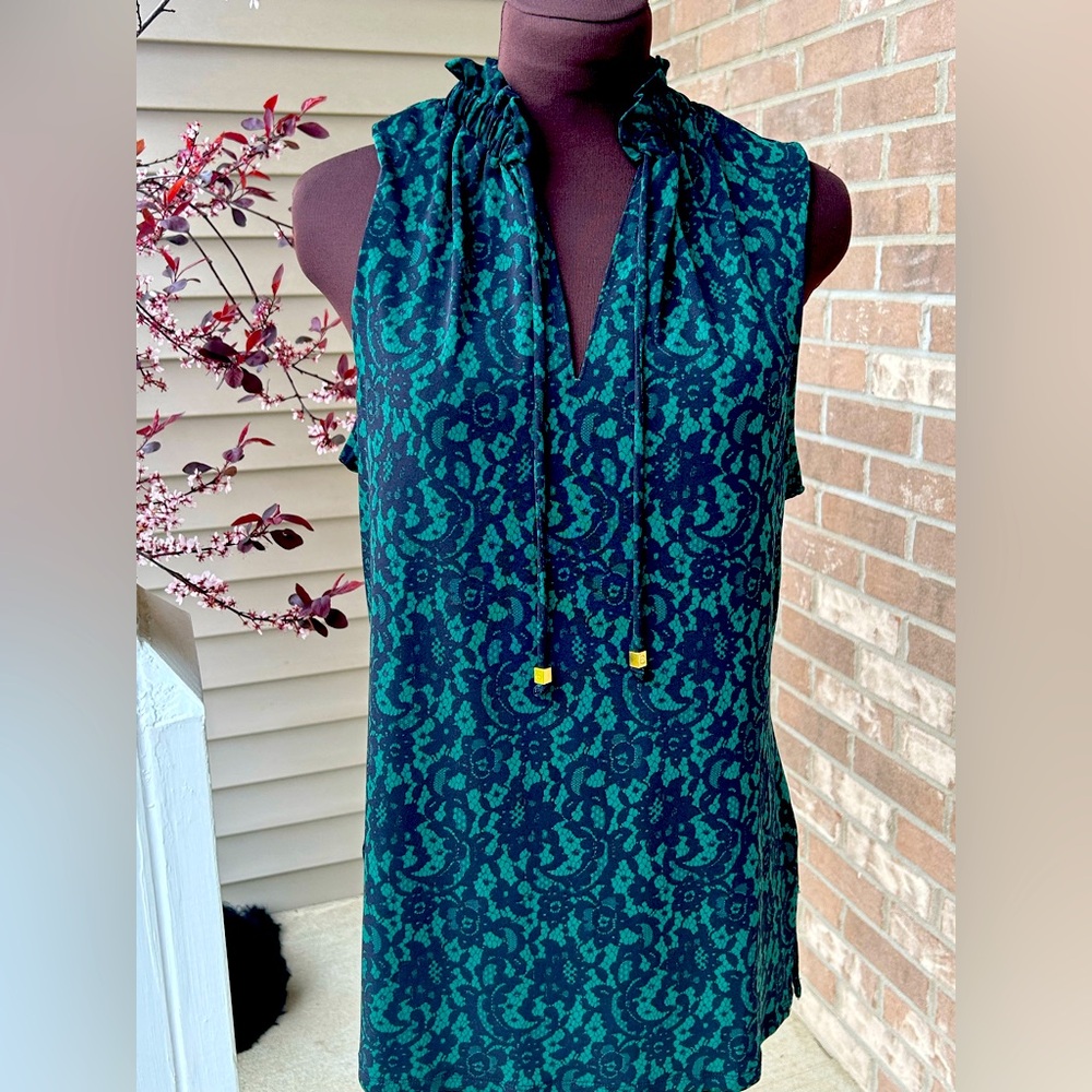 MICHAEL KORS sM ruffled tie neck top-green w/blk lace pattern-silky poly/spandex